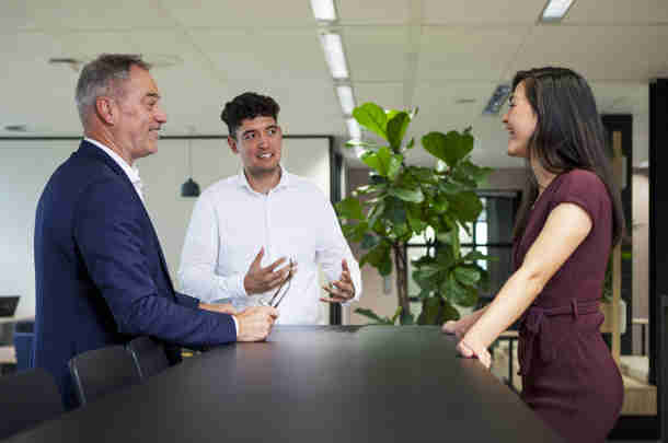 Team bespreekt openstaande consultancy vacatures bij Berenschot