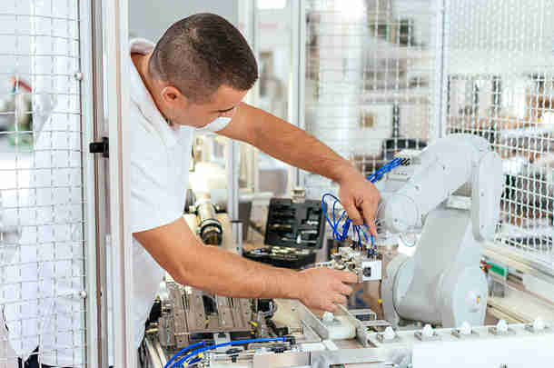 Services steeds bepalender voor concurrentiepositie en groei